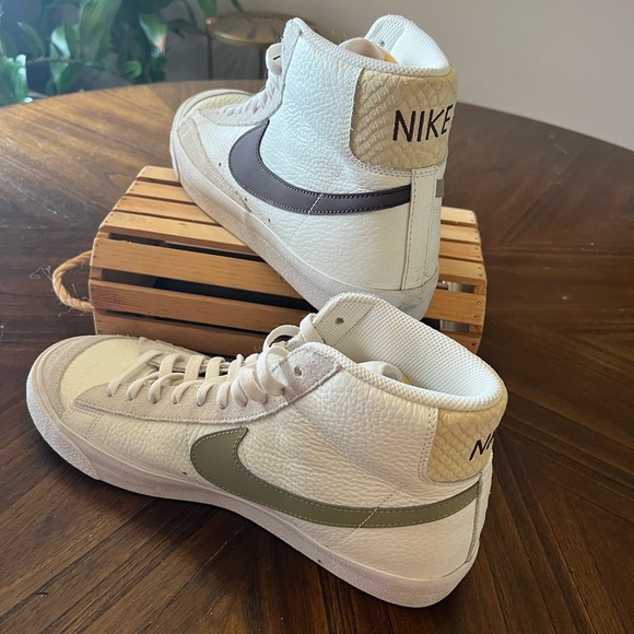 Nike Blazer Mid ‘77 Sneakers in White Leather with Rare Snakeskin Green Purple - Picture 1 of 9